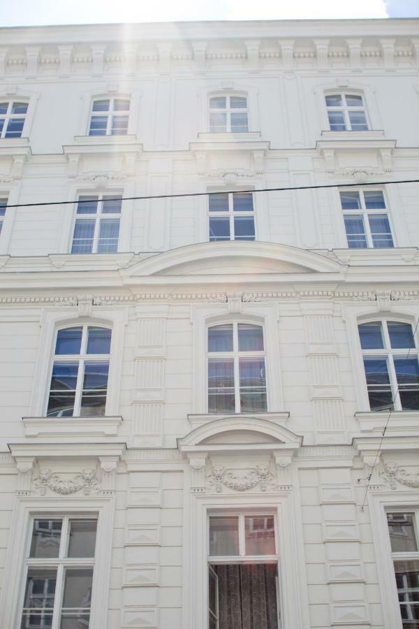 Studio Apartments Opera - Mai'S Apartments Bécs Kültér fotó